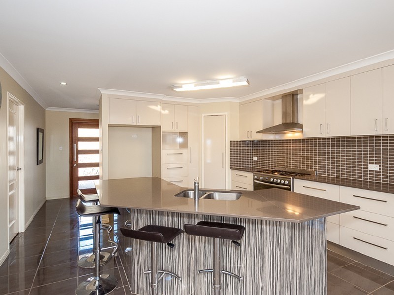 15 Koowin Drive, Kirkwood QLD 4680