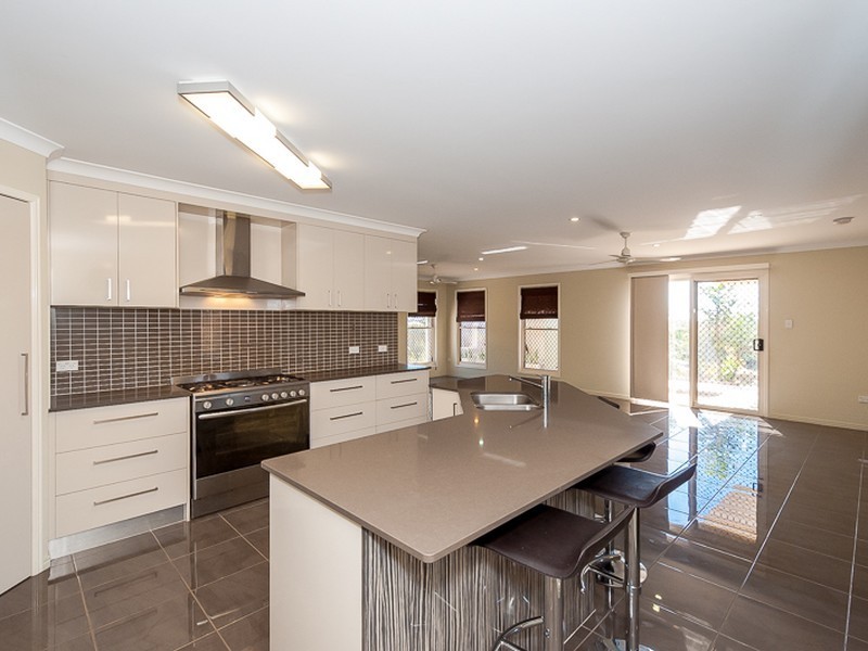 15 Koowin Drive, Kirkwood QLD 4680