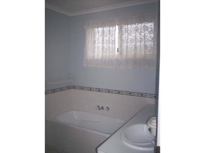 7 Kerry Court, New Auckland QLD 4680