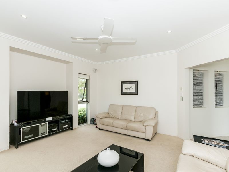 8 Sarah Court, New Auckland QLD 4680