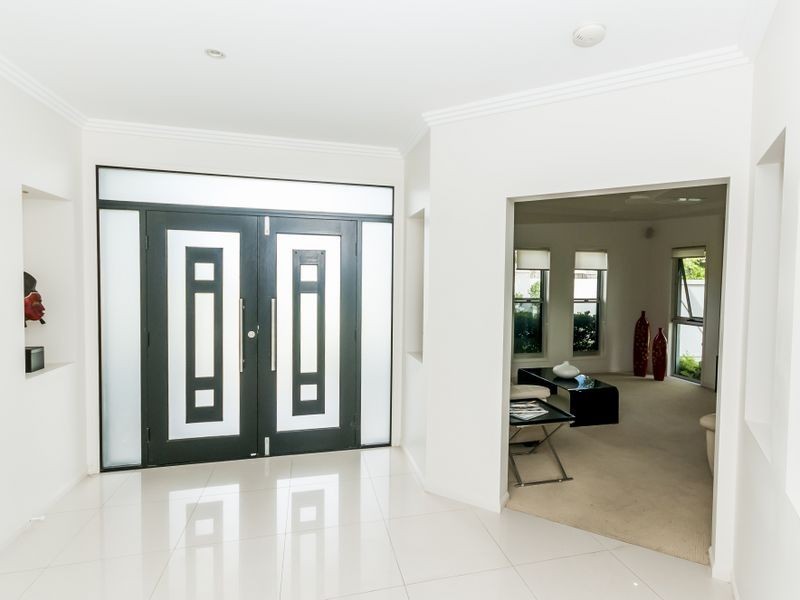 8 Sarah Court, New Auckland QLD 4680