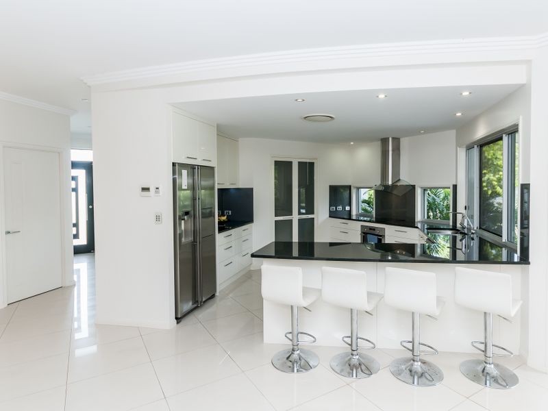 8 Sarah Court, New Auckland QLD 4680