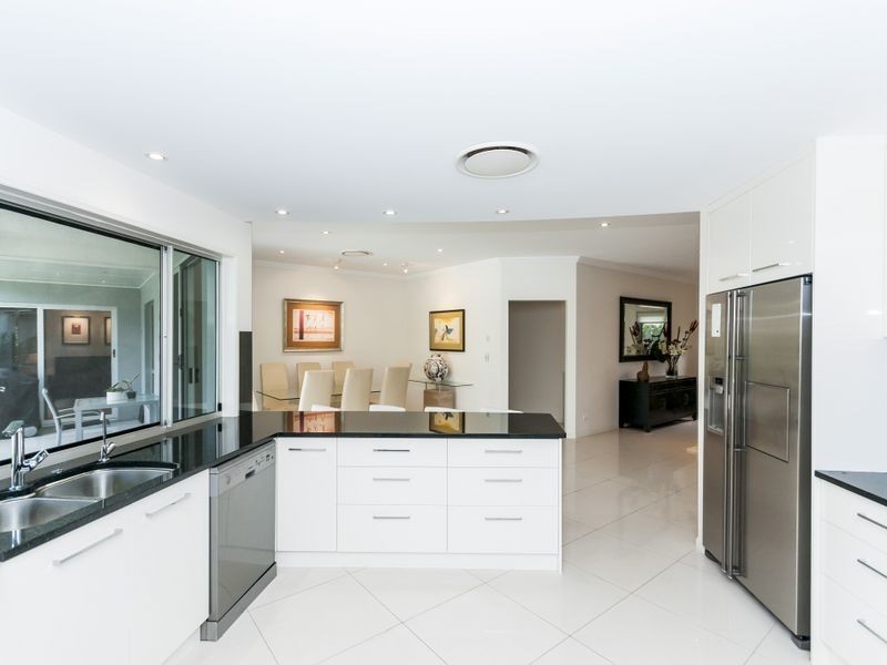 8 Sarah Court, New Auckland QLD 4680