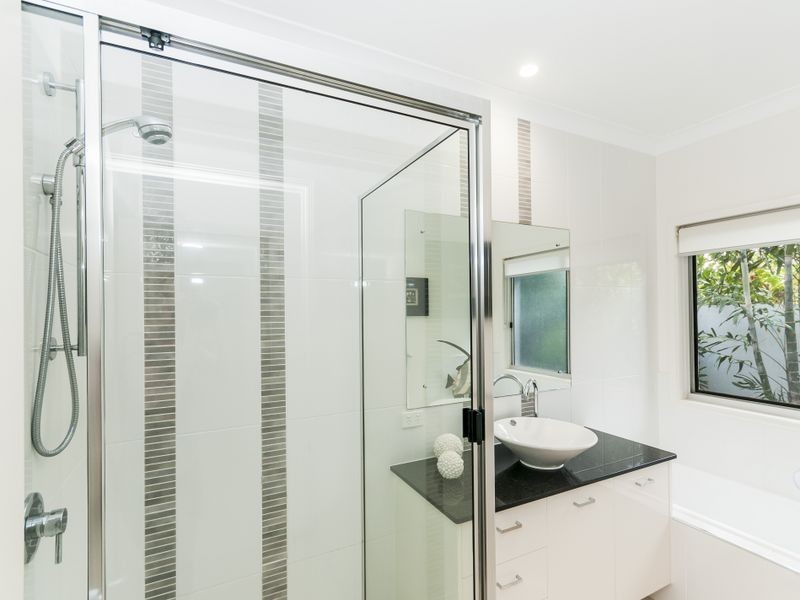 8 Sarah Court, New Auckland QLD 4680