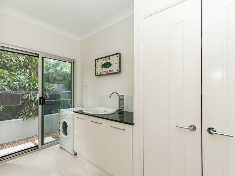 8 Sarah Court, New Auckland QLD 4680