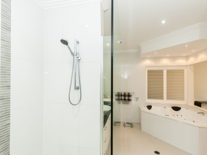 8 Sarah Court, New Auckland QLD 4680