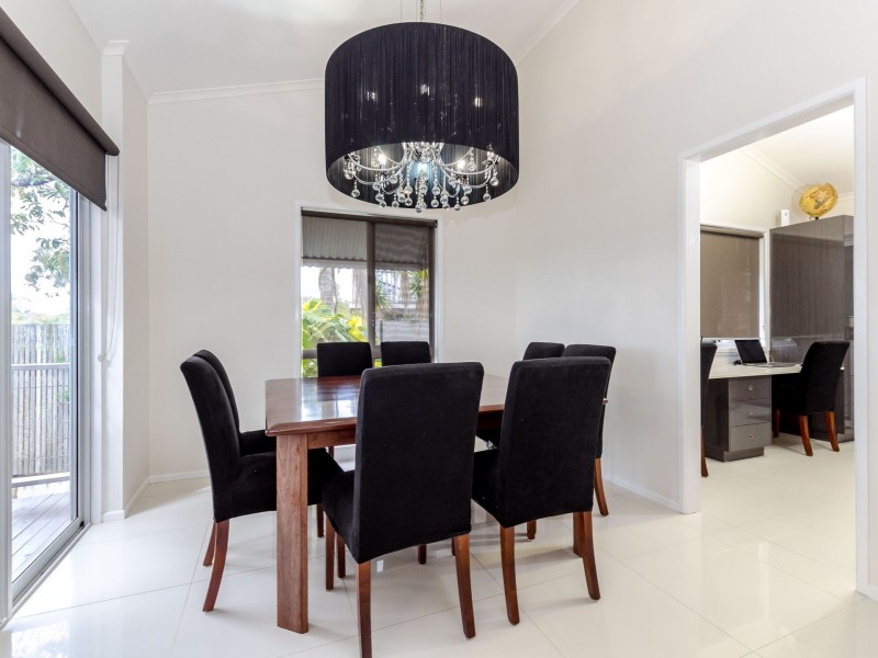 11 Piper Street, West Gladstone QLD 4680