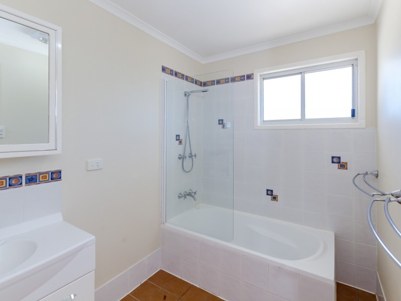 1 Banksia Street, Boyne Island QLD 4680