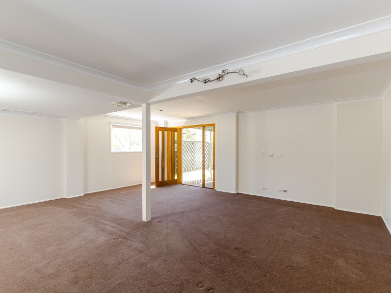 1 Banksia Street, Boyne Island QLD 4680