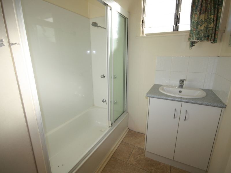 17 Norris Street, West Gladstone QLD 4680