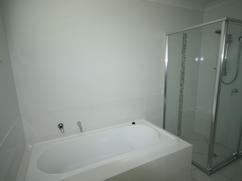 12 Bufflehead Road, Kirkwood QLD 4680