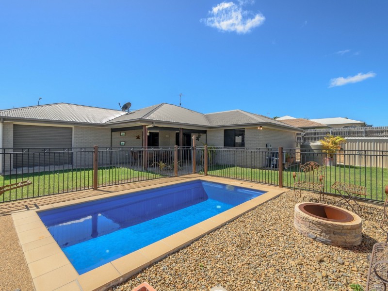 22 Dartmouth Close, Clinton QLD 4680