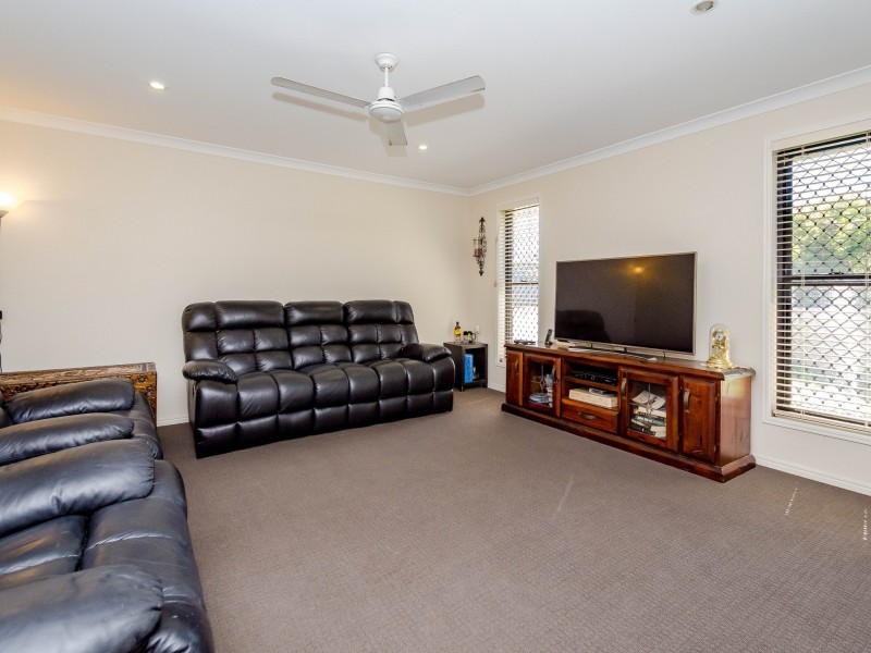22 Dartmouth Close, Clinton QLD 4680