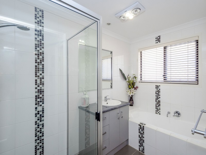 22 Dartmouth Close, Clinton QLD 4680