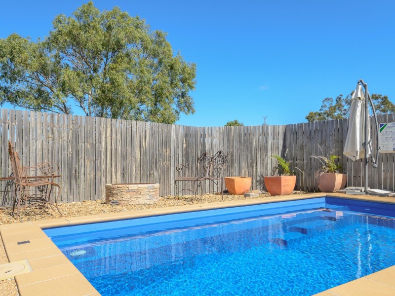 22 Dartmouth Close, Clinton QLD 4680