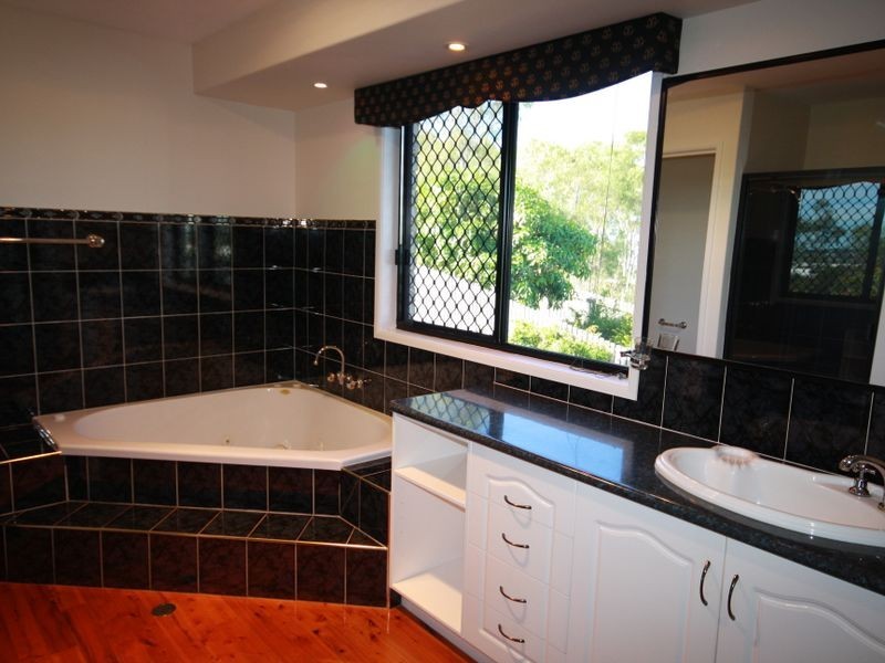 29 Ben Lexcen Court, Clinton QLD 4680
