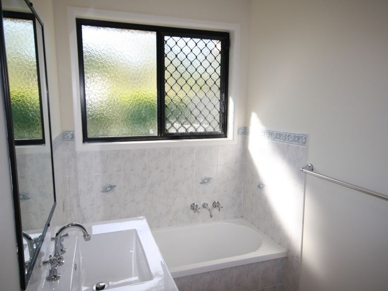 29 Ben Lexcen Court, Clinton QLD 4680