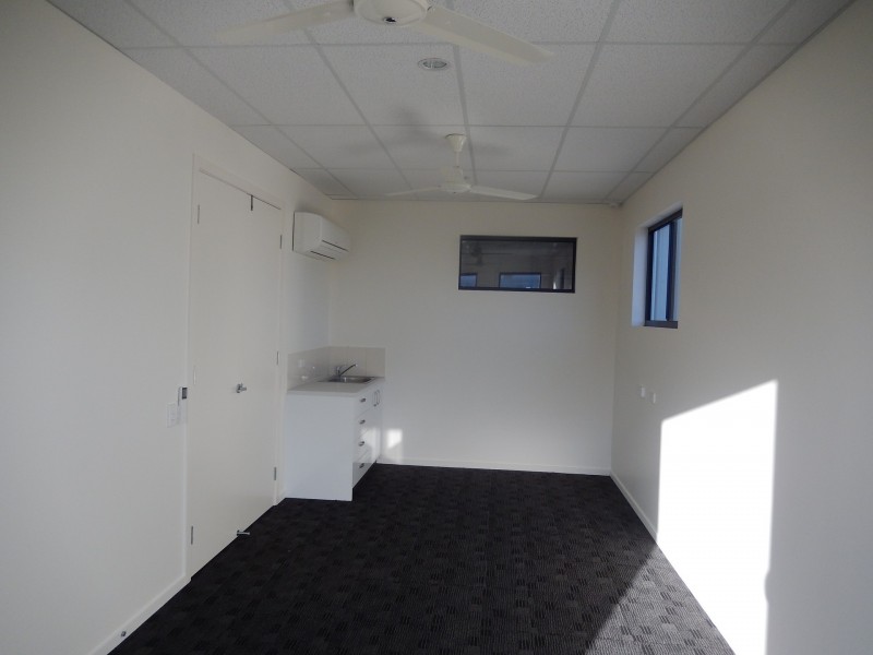 1 George Mamalis Place, Callemondah QLD 4680