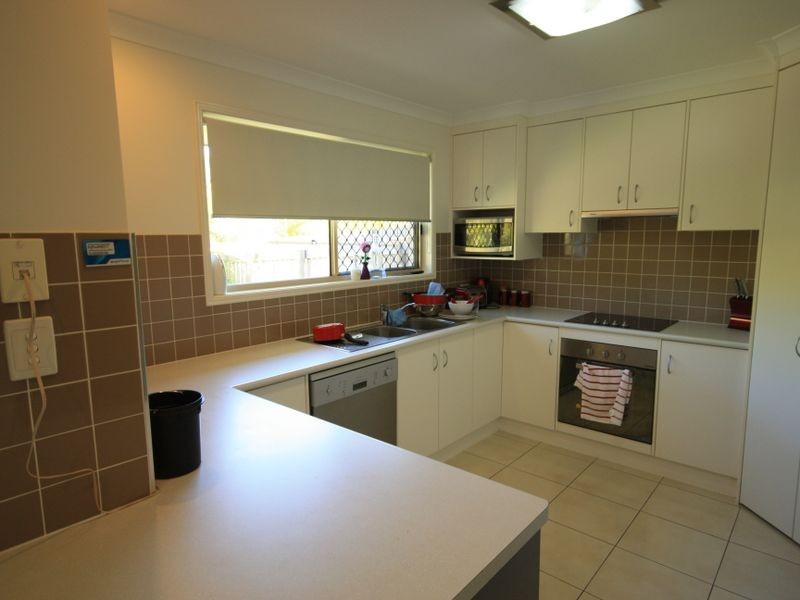 2/11 Sutherland Court, Telina QLD 4680