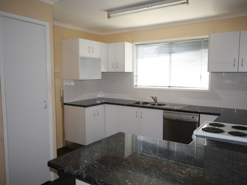 14 Far Street, West Gladstone QLD 4680