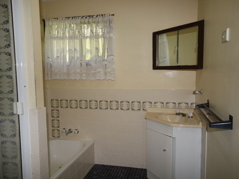 14 Far Street, West Gladstone QLD 4680