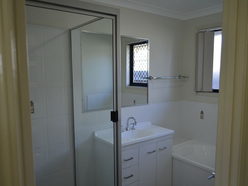 8 Wyara Close, Clinton QLD 4680