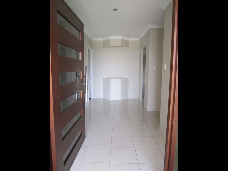 6 Phoenix Place, Telina QLD 4680