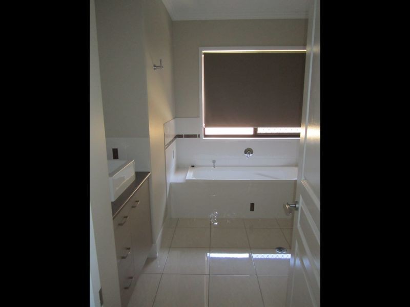 6 Phoenix Place, Telina QLD 4680