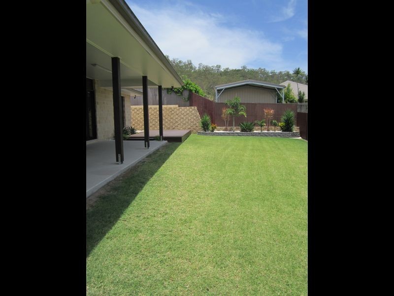 6 Phoenix Place, Telina QLD 4680