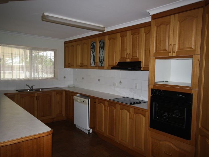 25 Cockatoo Drive, New Auckland QLD 4680