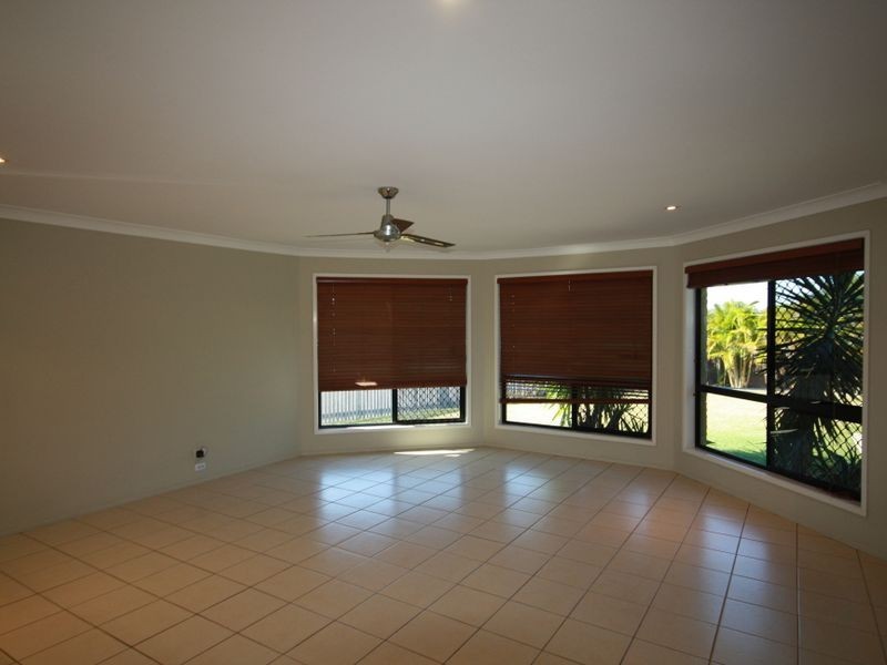 14 Viewpoint Way, New Auckland QLD 4680