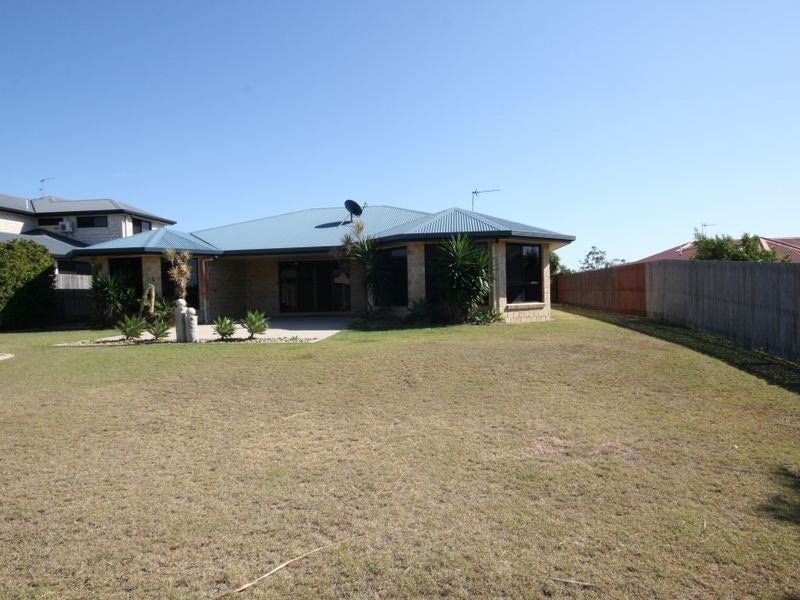 14 Viewpoint Way, New Auckland QLD 4680