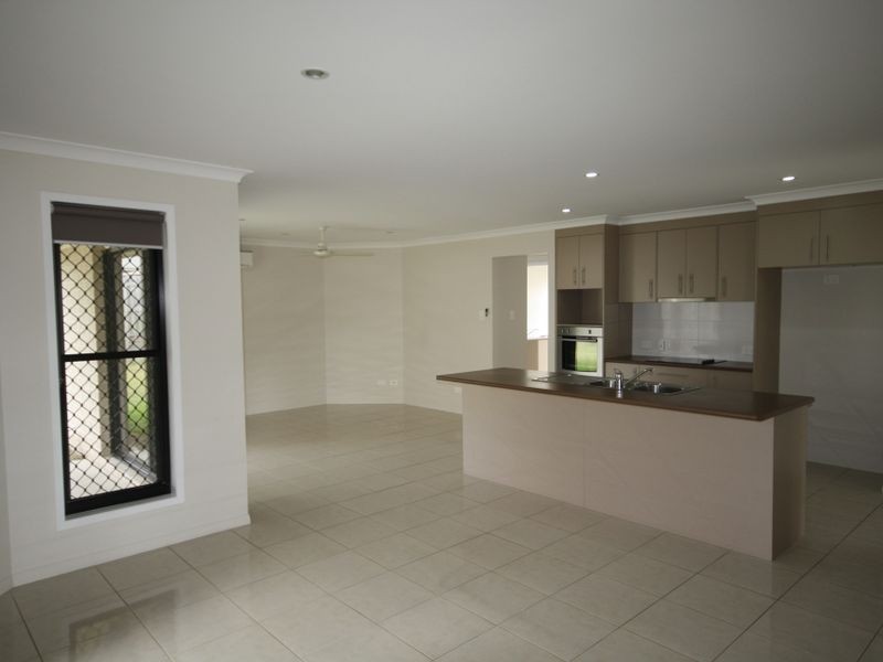 5 Iris Road, Kirkwood QLD 4680