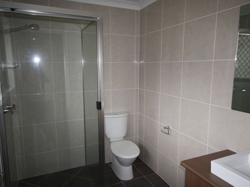 5 Iris Road, Kirkwood QLD 4680