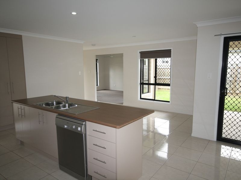 5 Iris Road, Kirkwood QLD 4680