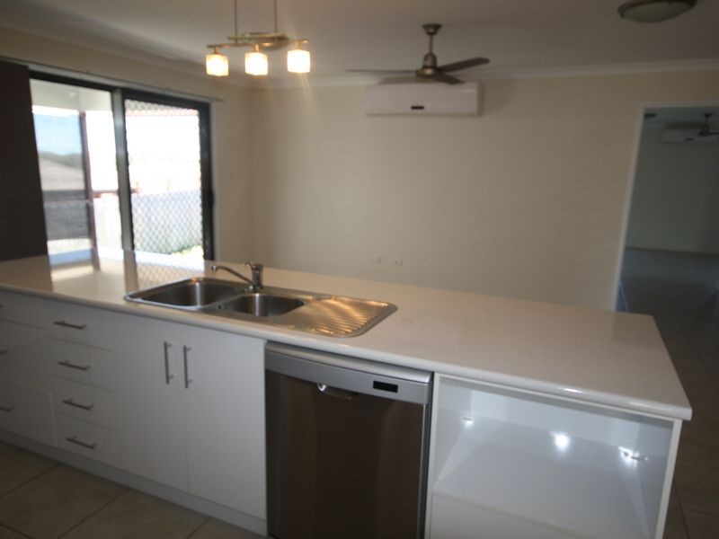 21 Bottlebrush Drive, Kirkwood QLD 4680