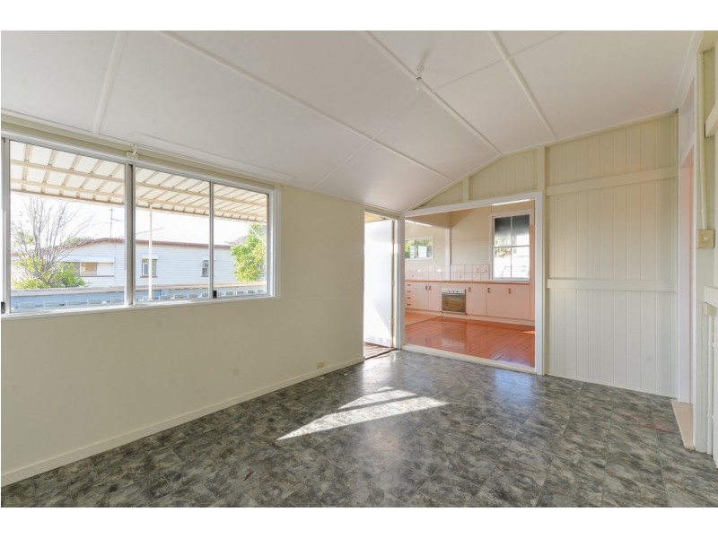 9 Eden Street, South Gladstone QLD 4680