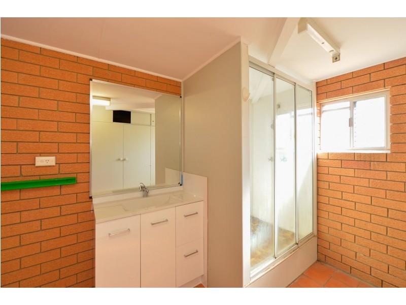 9 Eden Street, South Gladstone QLD 4680