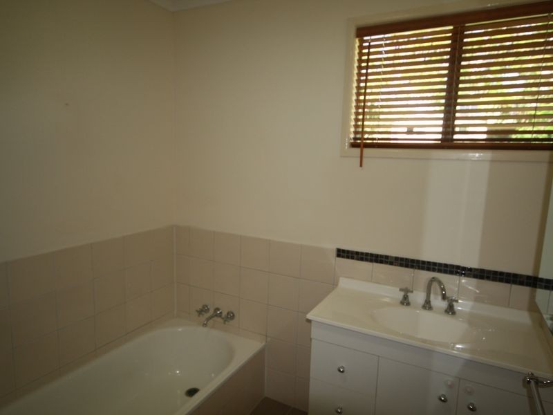 30 Venus Street, Telina QLD 4680