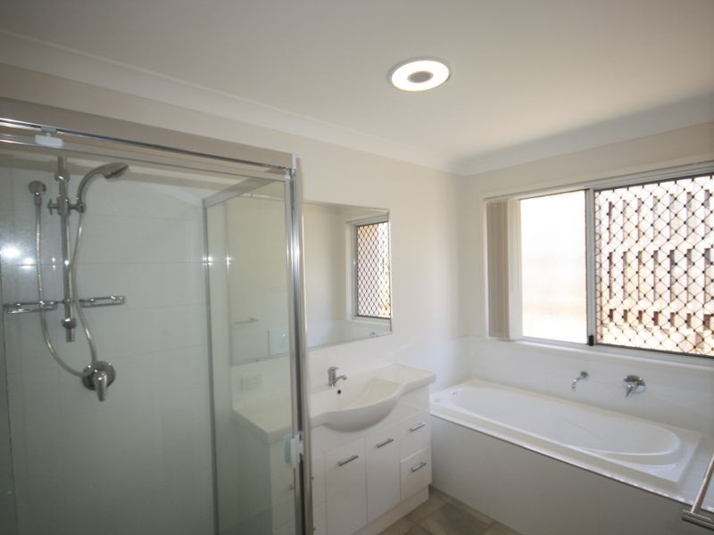 1 Isla Court, New Auckland QLD 4680