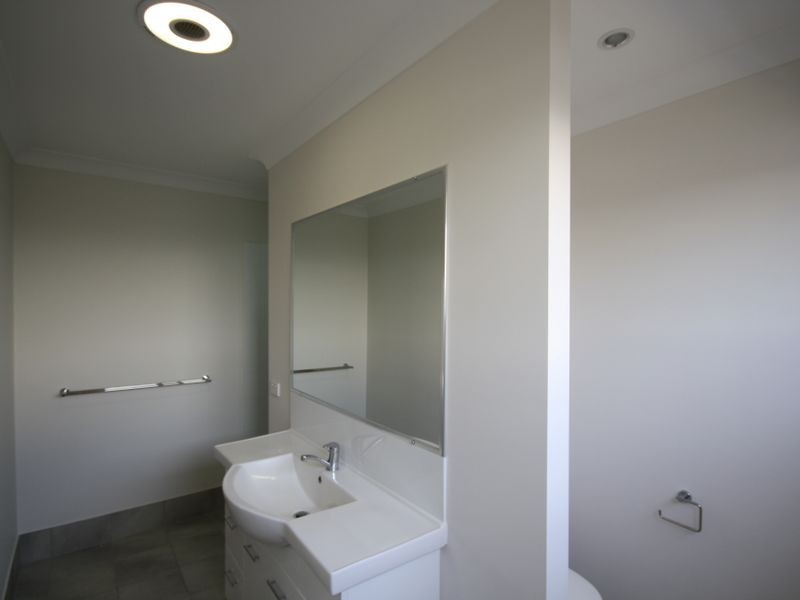 1 Isla Court, New Auckland QLD 4680