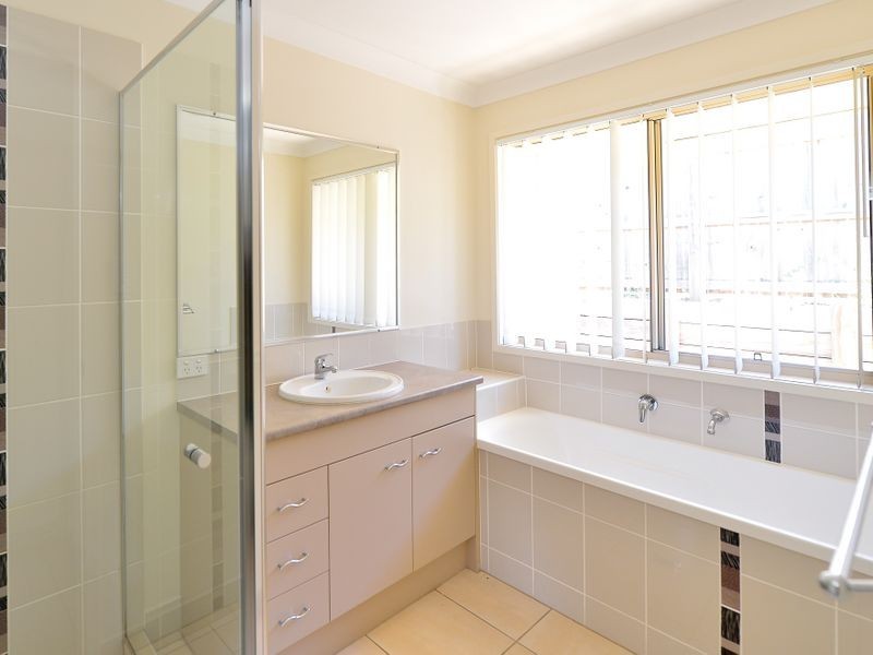 3 Springbrook Terrace, New Auckland QLD 4680