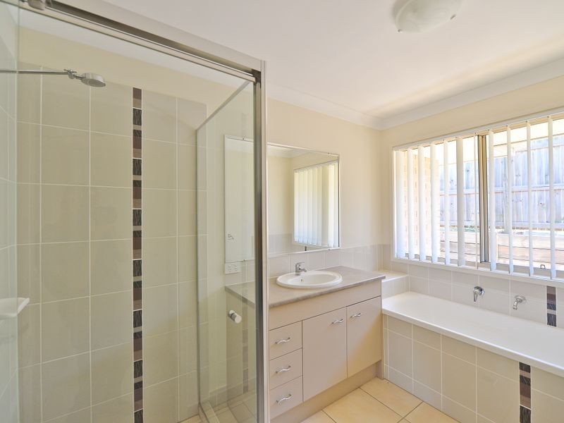 3 Springbrook Terrace, New Auckland QLD 4680