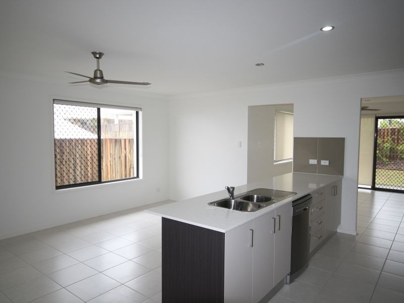 1 & 2/15 Keeling Court, New Auckland QLD 4680