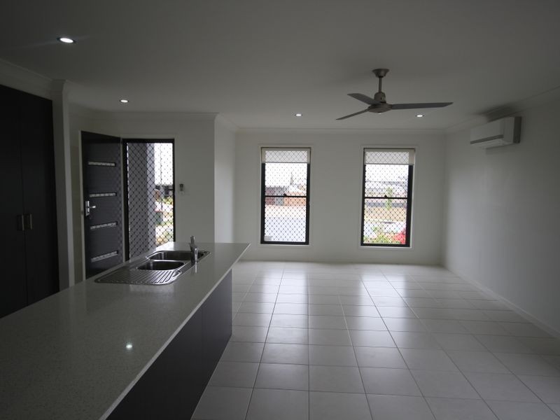 1 & 2/15 Keeling Court, New Auckland QLD 4680
