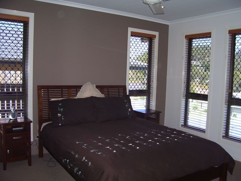 24 Larcom Rise, West Gladstone QLD 4680