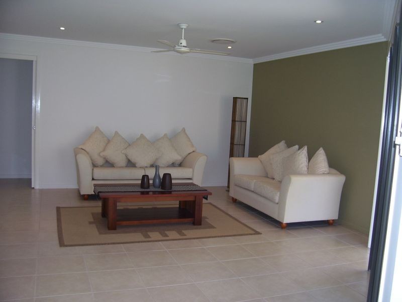 24 Larcom Rise, West Gladstone QLD 4680