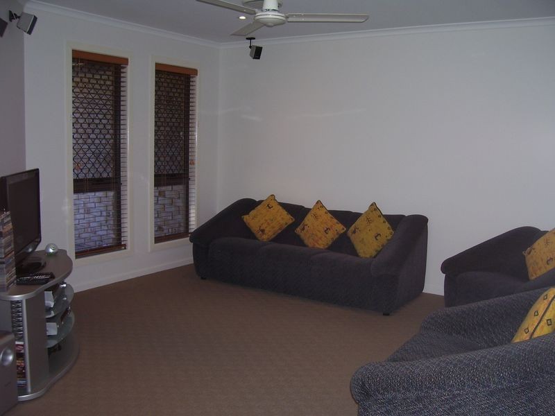 24 Larcom Rise, West Gladstone QLD 4680