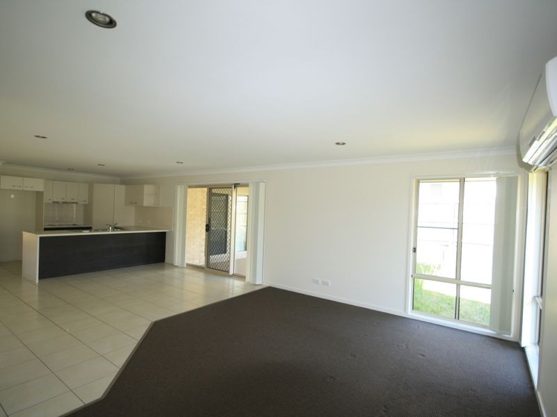 30 Broadwater Place, New Auckland QLD 4680