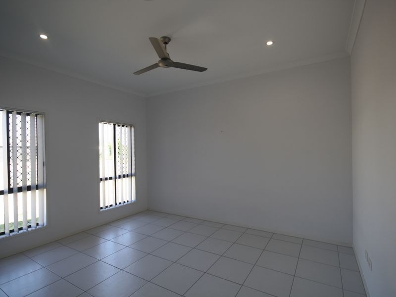 1 Orchard Drive, Kirkwood QLD 4680